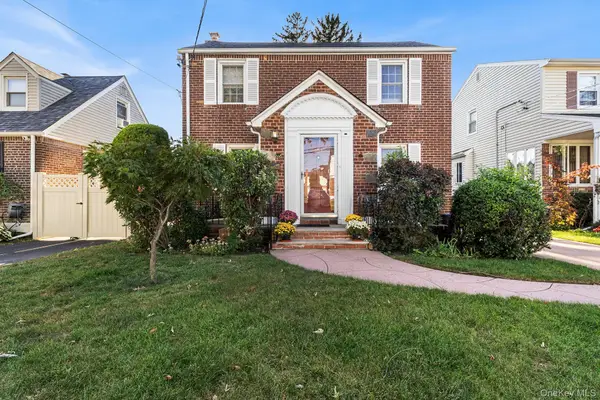 305 White Road, Mineola, NY 11501