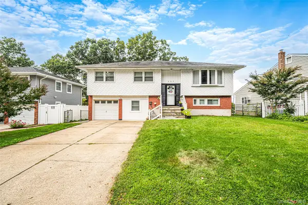 127 Iceland Drive, Huntington Station, NY 11746