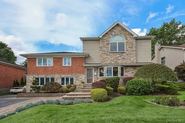 21 Kathleen Drive E, Syosset, NY 11791