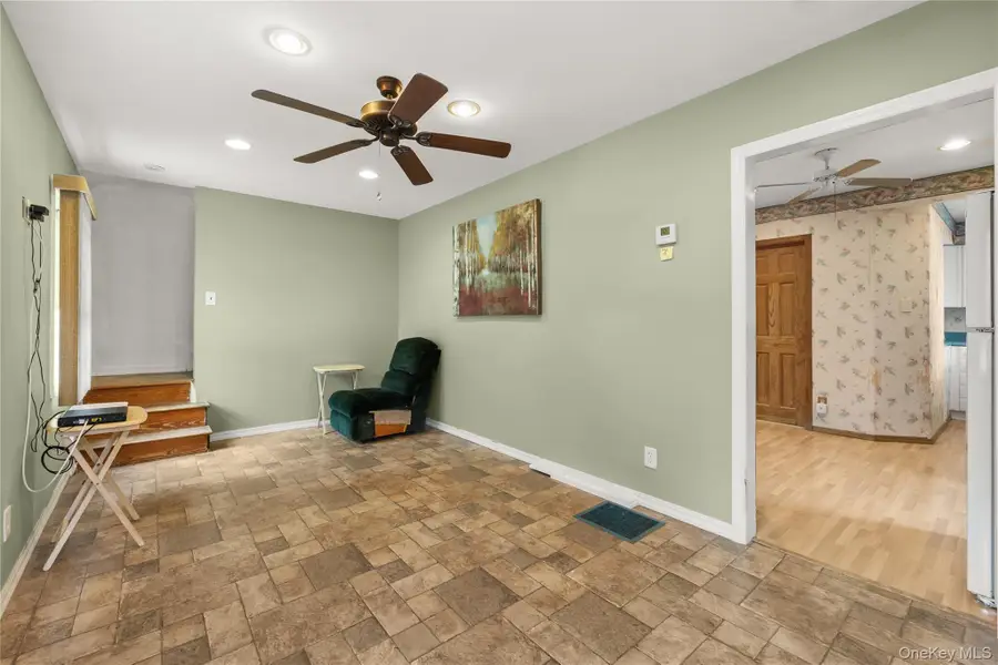 159 Neptune Avenue, West Babylon, NY 11704 - #3