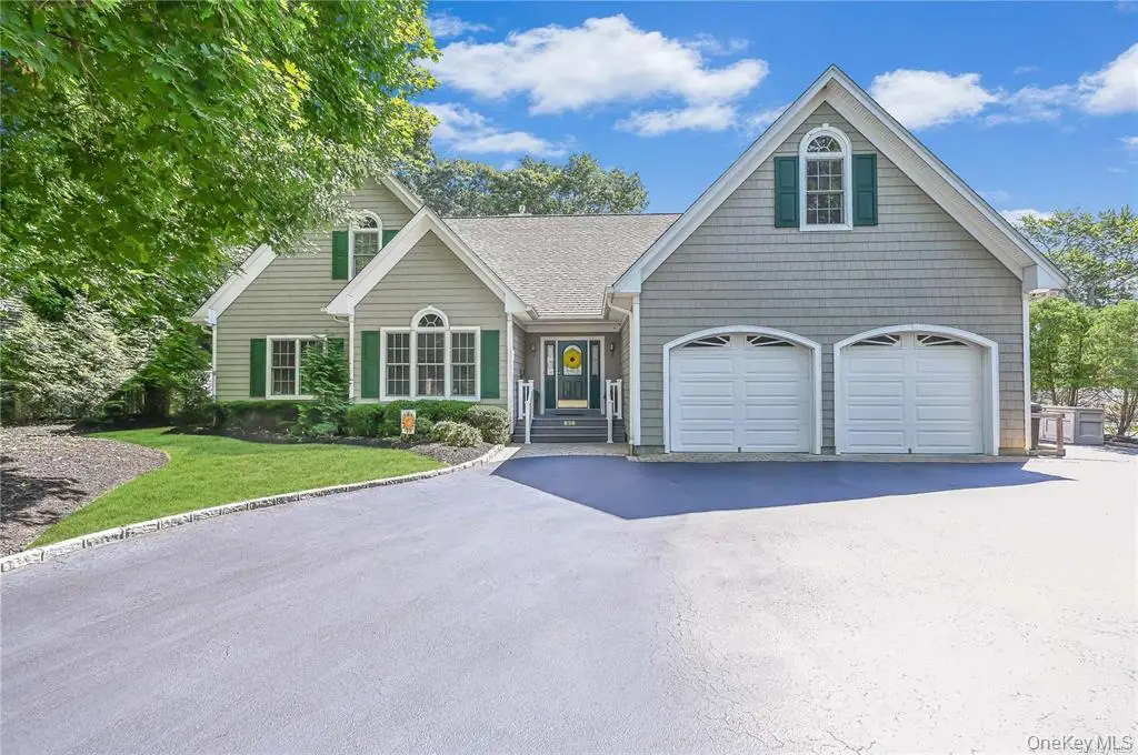 828 Pondview Road, Riverhead, NY 11901 - #1