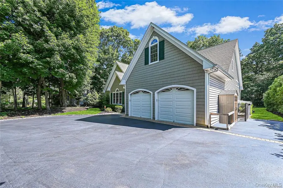 828 Pondview Road, Riverhead, NY 11901 - #2