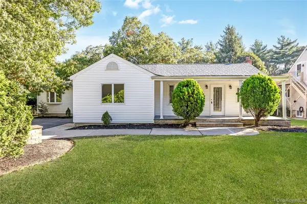 52 Rexmere Avenue, Farmingville, NY 11738