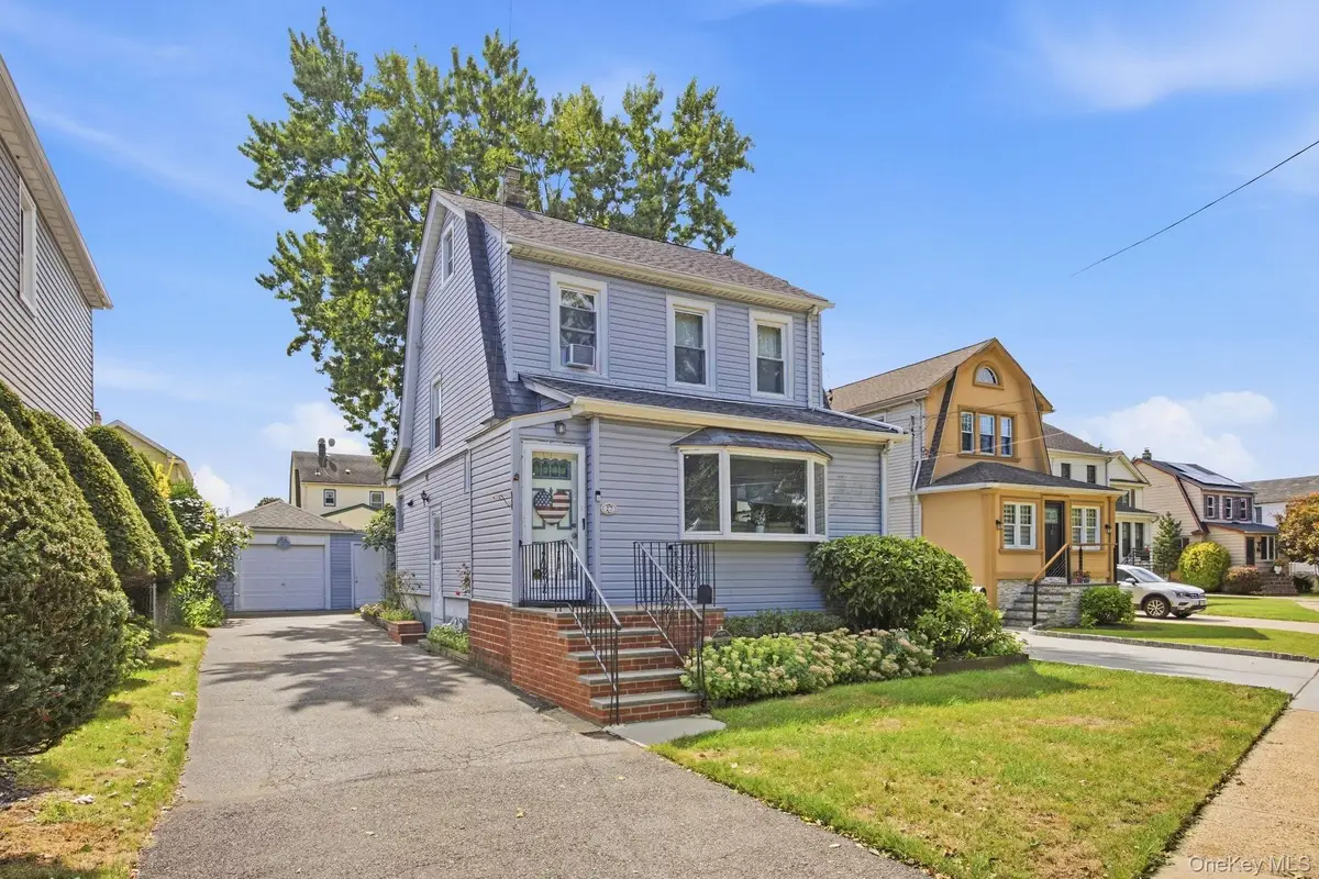 27 South Drive, Valley Stream, NY 11581 - #1