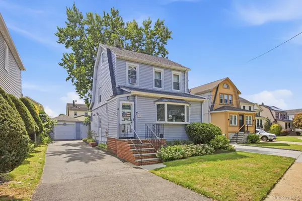 27 South Drive, Valley Stream, NY 11581