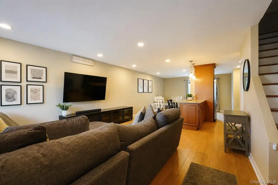 30 Hemlock Court, Staten Island, NY 10309 - #3