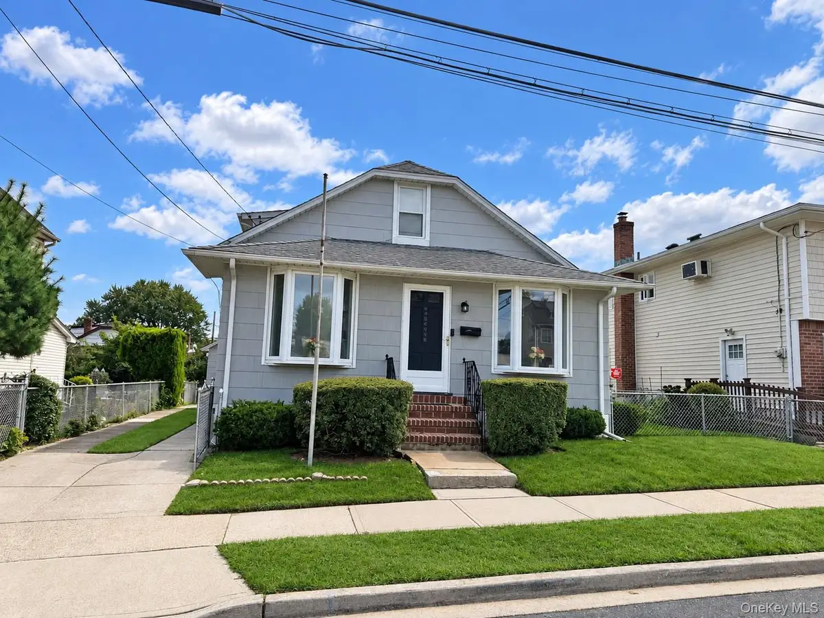 1041 Barnes Street, Franklin Square, NY 11010 - #1