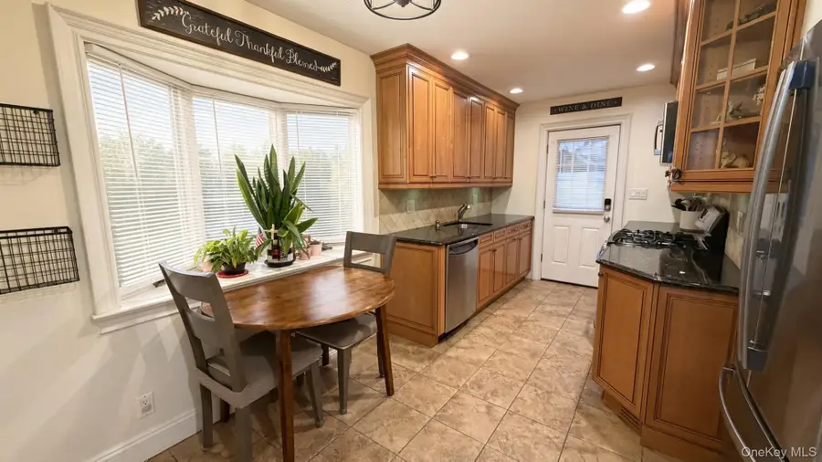 11 Lois Lane, Farmingdale, NY 11735 - #2