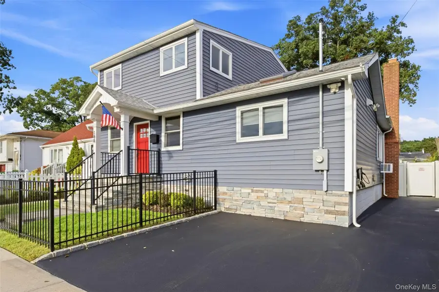 188 S Strong Avenue, Lindenhurst, NY 11757 - #2