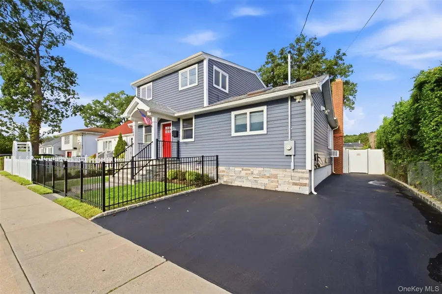 188 S Strong Avenue, Lindenhurst, NY 11757 - #3
