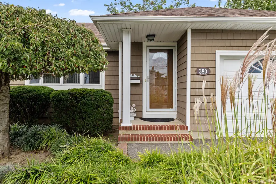 380 N Clinton Avenue, Lindenhurst, NY 11757 - #3