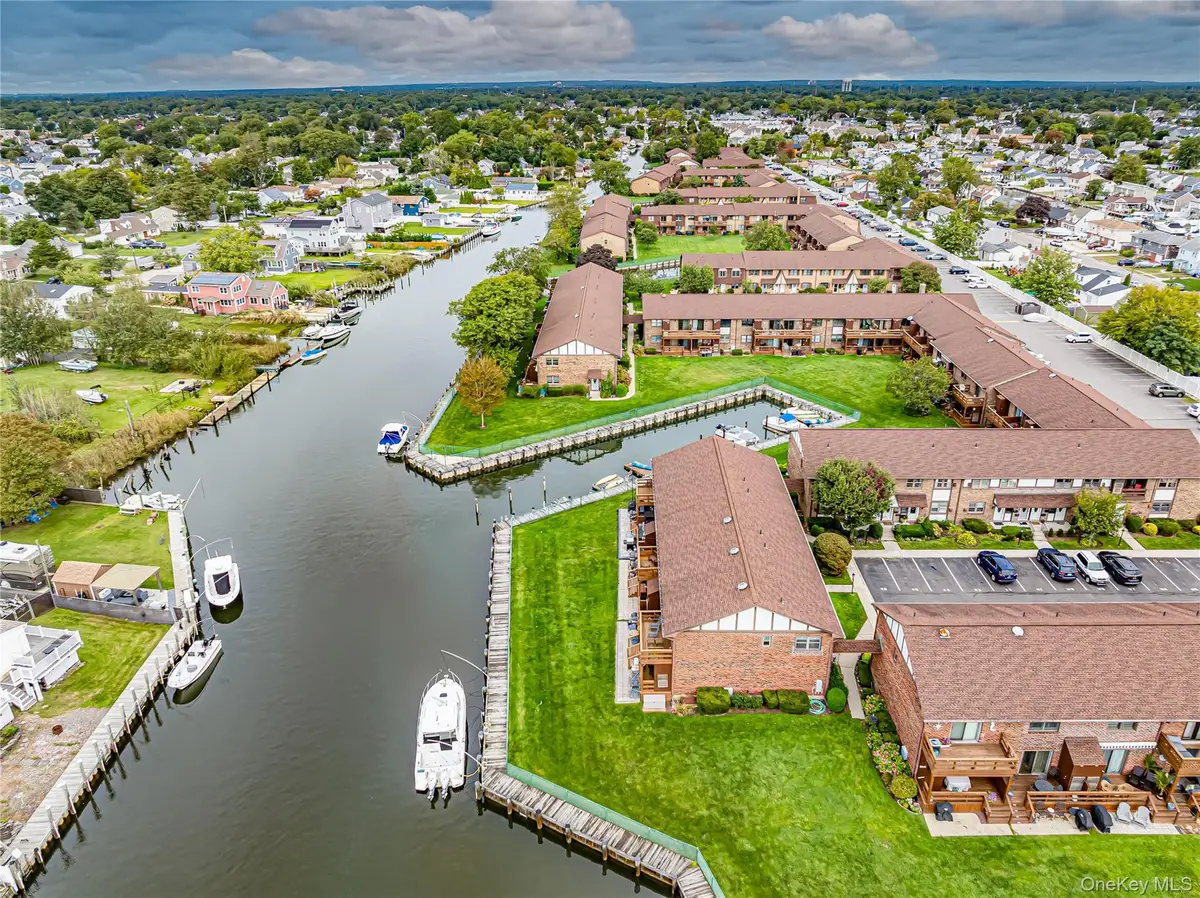 337 Mariners Way #337, Copiague, NY 11726 - #1