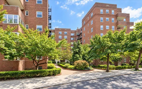 68-61 Yellowstone Boulevard #412, Forest Hills, NY 11375