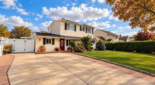 271 Twin Lane E, Wantagh, NY 11793