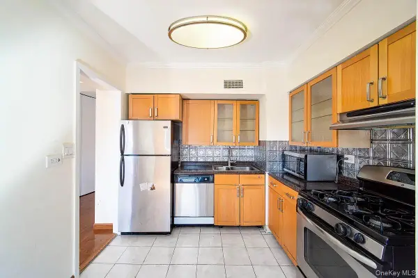 119-49 Union Turnpike #6C, Forest Hills, NY 11375