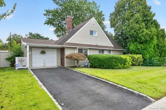 35 Hedge Lane, Westbury, NY 11590 - #1