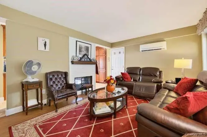 35 Hedge Lane, Westbury, NY 11590 - #3