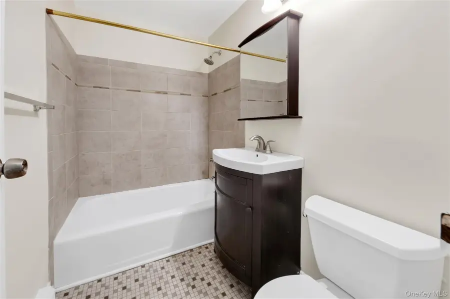 838 Pelhamdale Avenue #2P, New Rochelle, NY 10801 - #2