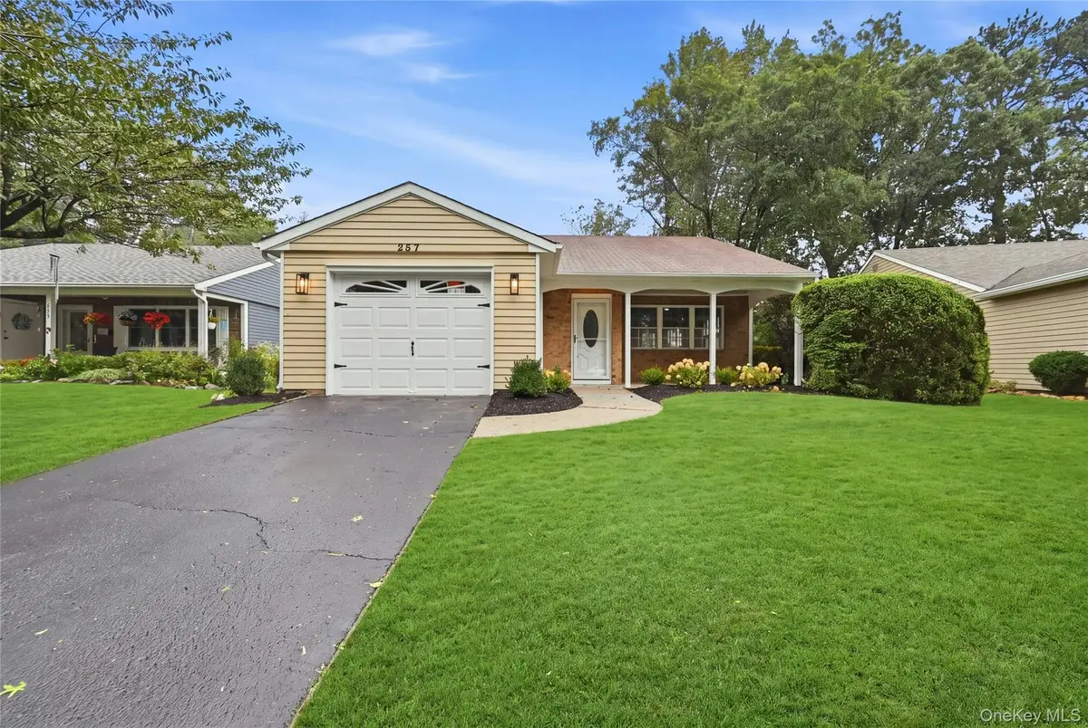 257 Edinburgh Drive, Ridge, NY 11961 - #1