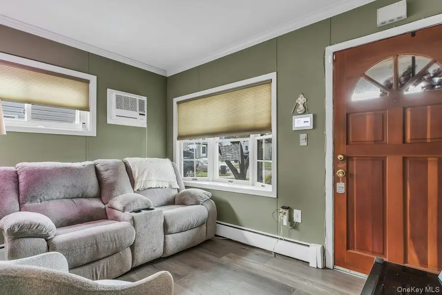 7 Eve Lane, Levittown, NY 11756 - #3