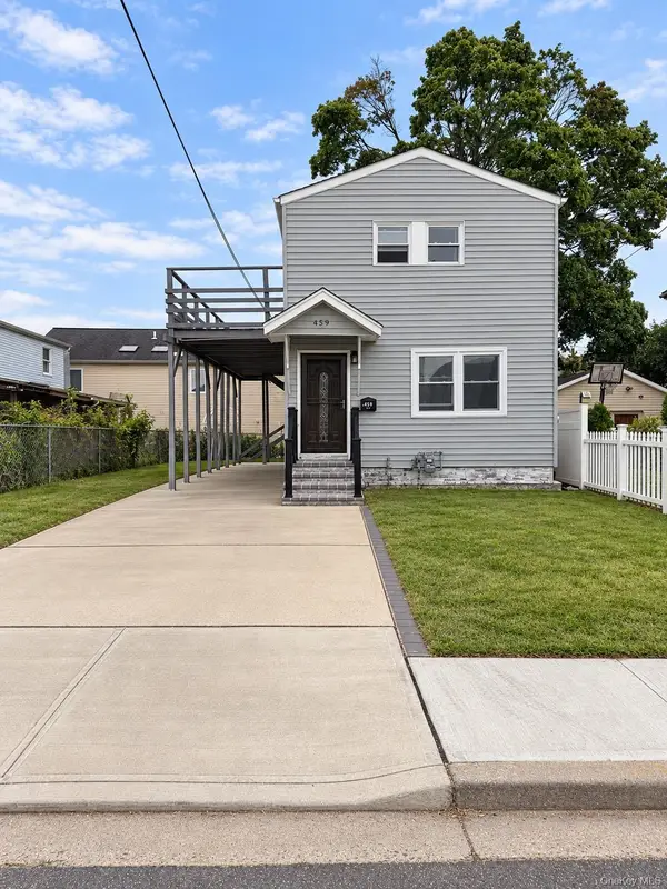 459 Roquette Avenue, Floral Park, NY 11001