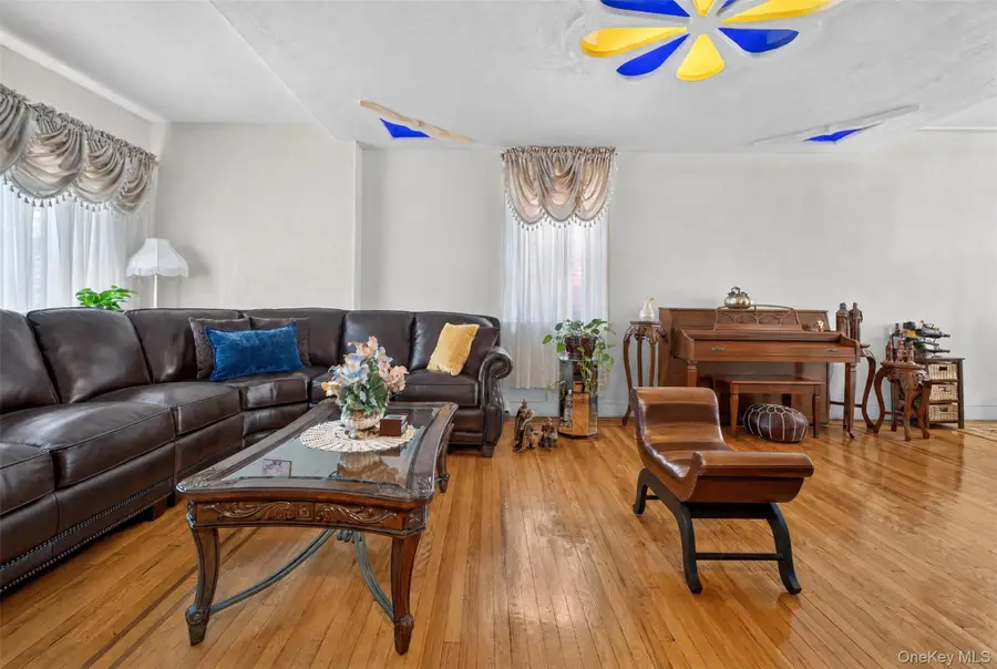 2518 Glebe Avenue, Bronx, NY 10461 - #3