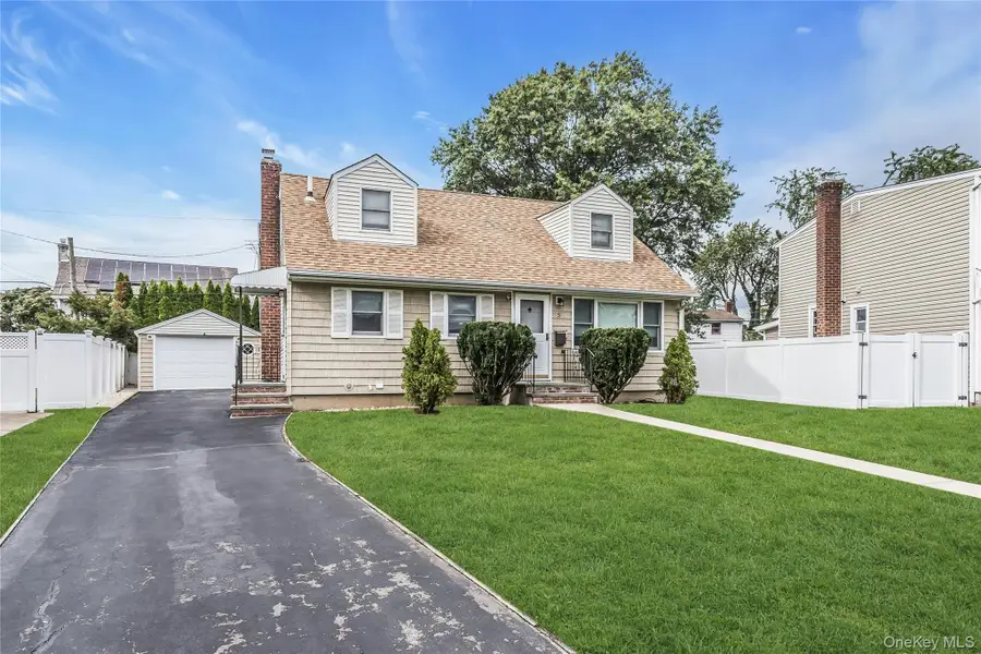5 Plover Lane, Hicksville, NY 11801 - #2