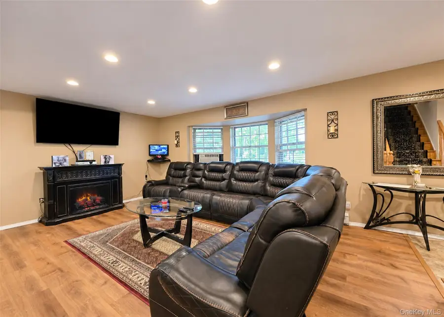 10 Maria Court, Holbrook, NY 11741 - #3