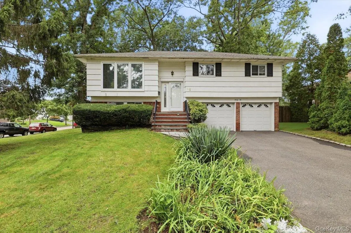 22 Cedar Street, Syosset, NY 11791 - #1