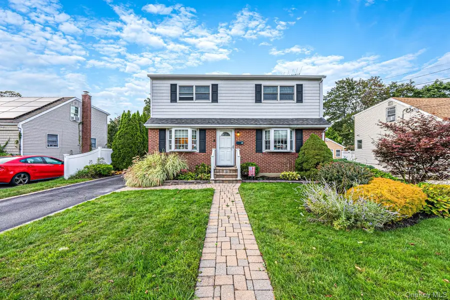 9 Cortelyou Street W, Huntington Station, NY 11746 - #2