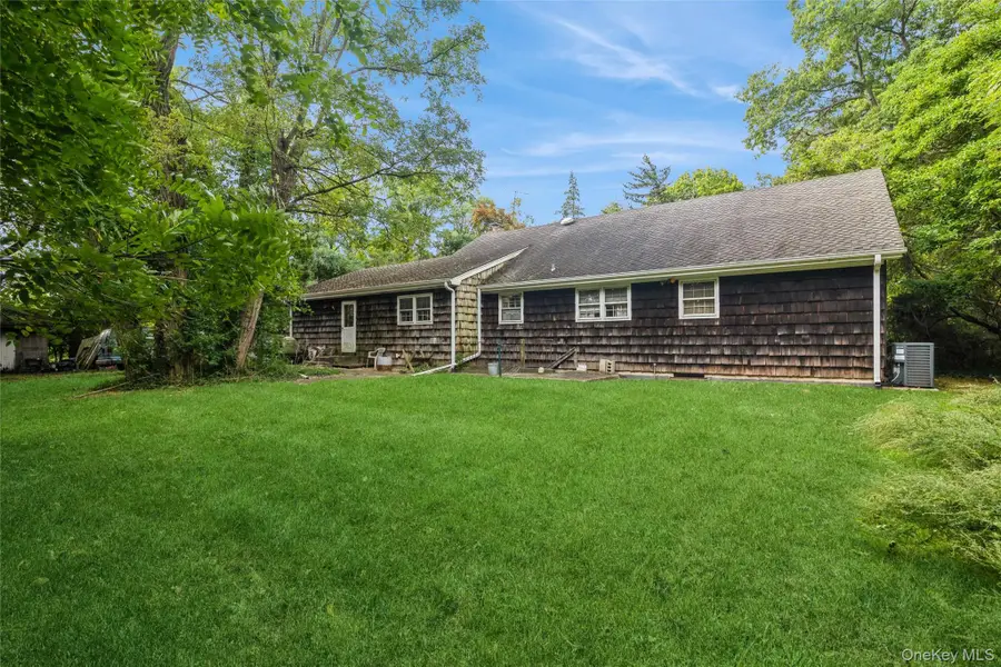 17 Washington Avenue, Holtsville, NY 11742 - #2