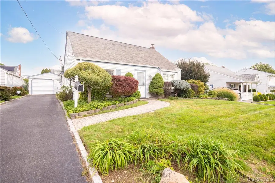 8 Park Circle N, Farmingdale, NY 11735 - #2