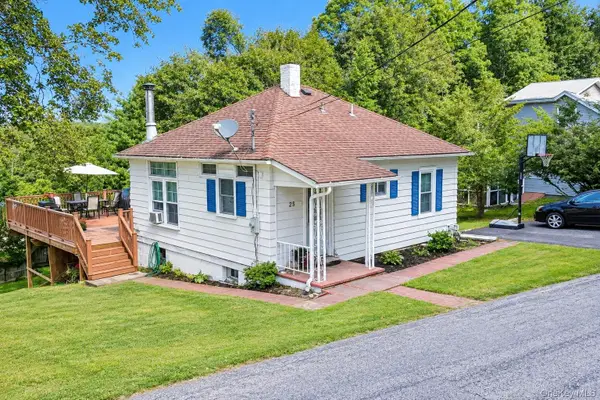 25 Oreco Terrace, Monroe, NY 10950