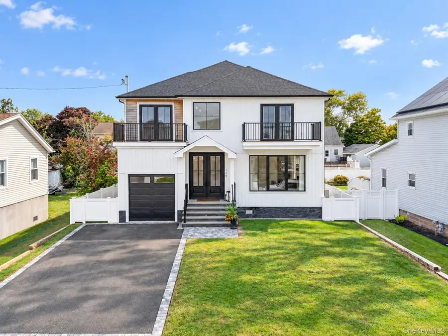 759 Pecan Street, Lindenhurst, NY 11757 - #2