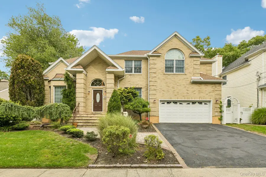 2175 Helene Avenue, North Merrick, NY 11566 - #2