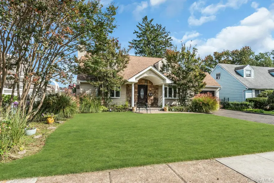 22 Bryce Avenue, Glen Cove, NY 11542 - #2