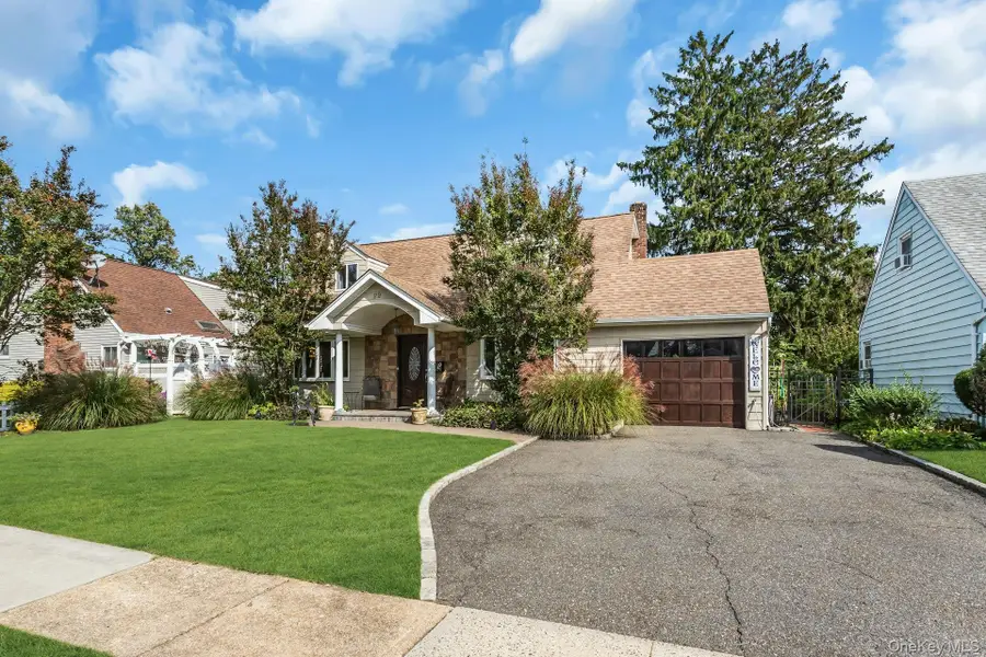 22 Bryce Avenue, Glen Cove, NY 11542 - #3