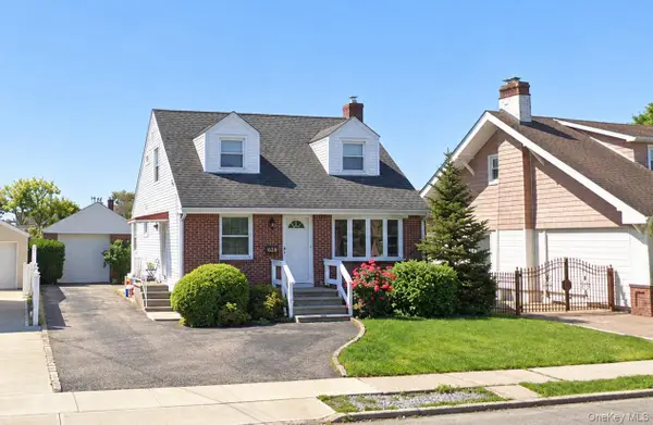 145 Westbury Avenue, Mineola, NY 11501