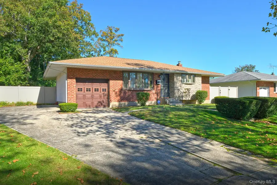 12 Marie Crescent, Commack, NY 11725 - #2