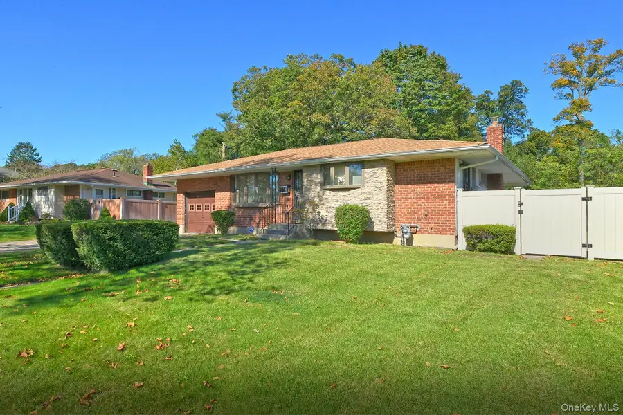 12 Marie Crescent, Commack, NY 11725 - #3