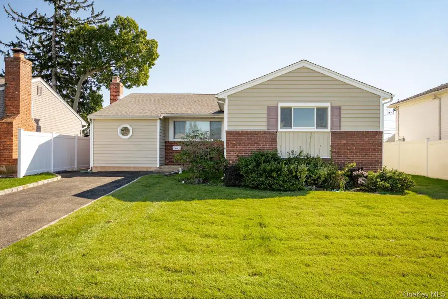 46 Hunter Lane, Hicksville, NY 11801 - #2