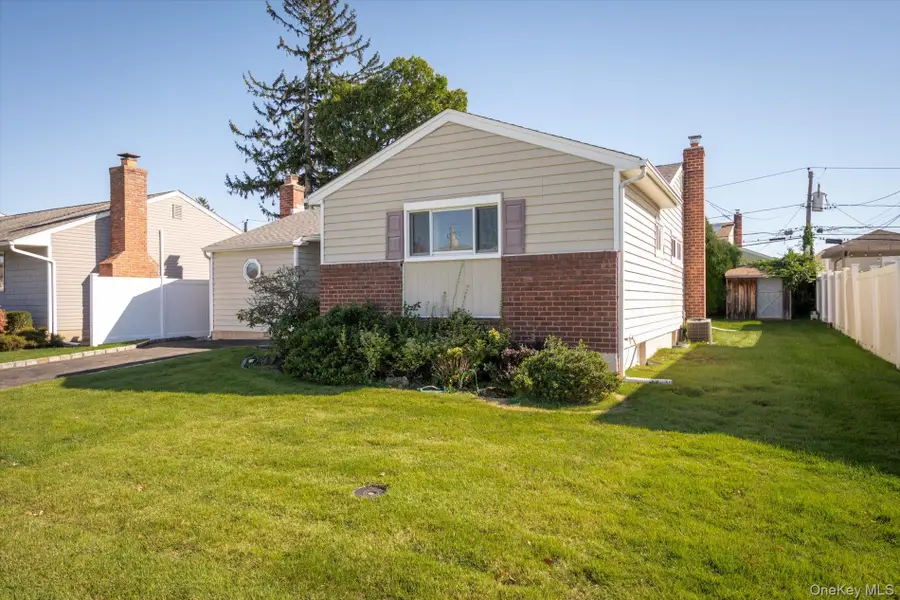 46 Hunter Lane, Hicksville, NY 11801 - #3