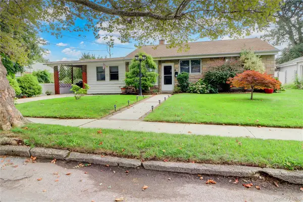 176 Tottenham Road, Lynbrook, NY 11563