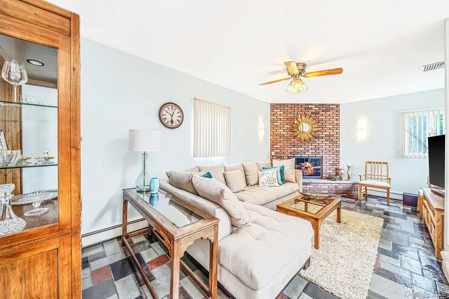 1524 N Monroe Avenue, West Islip, NY 11795 - #3