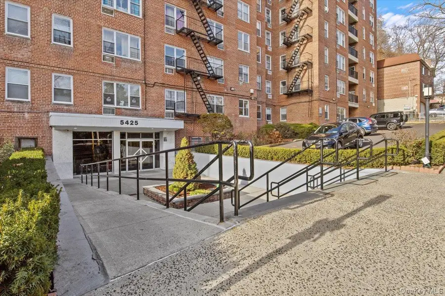 5425 Valles Avenue #3J, Bronx, NY 10471 - #3