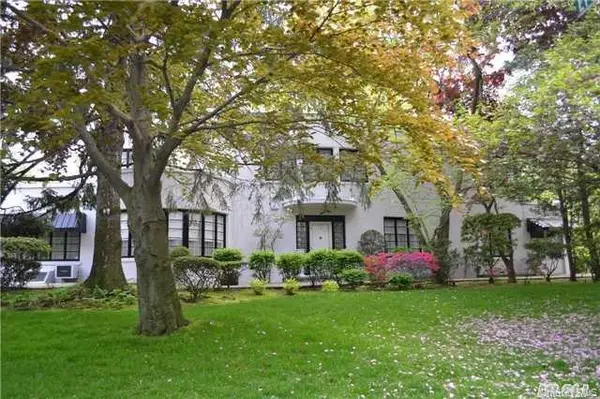 20050 Grand Central Parkway, Queens Village, NY 11427