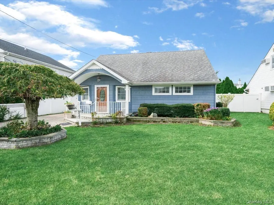 937 Mirabelle Avenue, Westbury, NY 11590 - #2