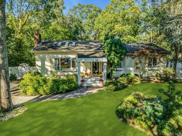 111 Bay Avenue E, Hampton Bays, NY 11946