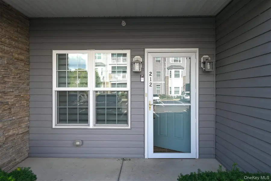 212 Clubhouse Circle #212, Melville, NY 11747 - #2