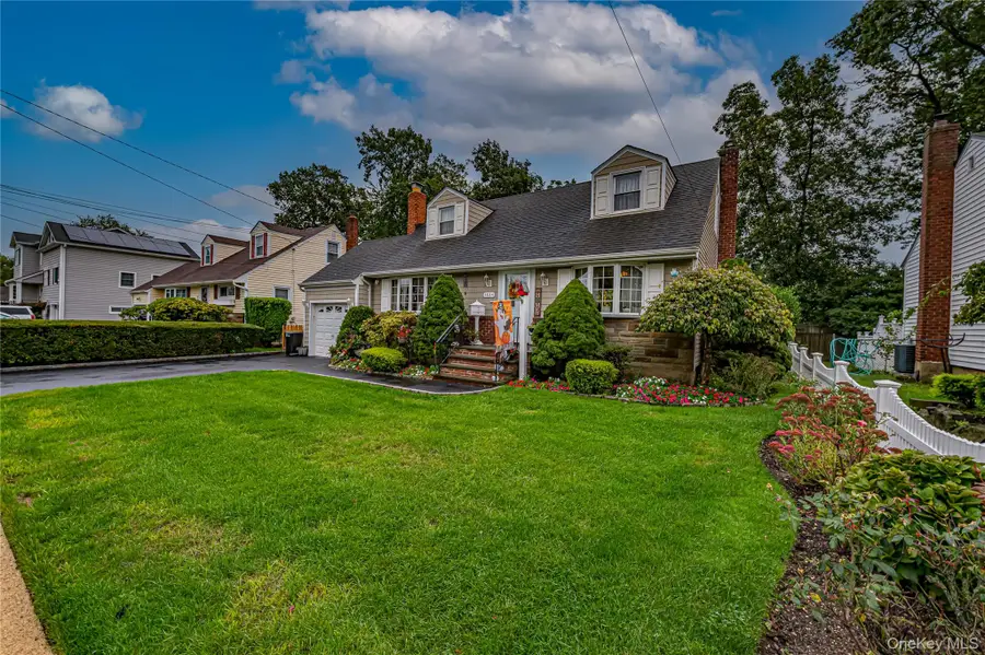 3884 Lincoln Street, Seaford, NY 11783 - #3